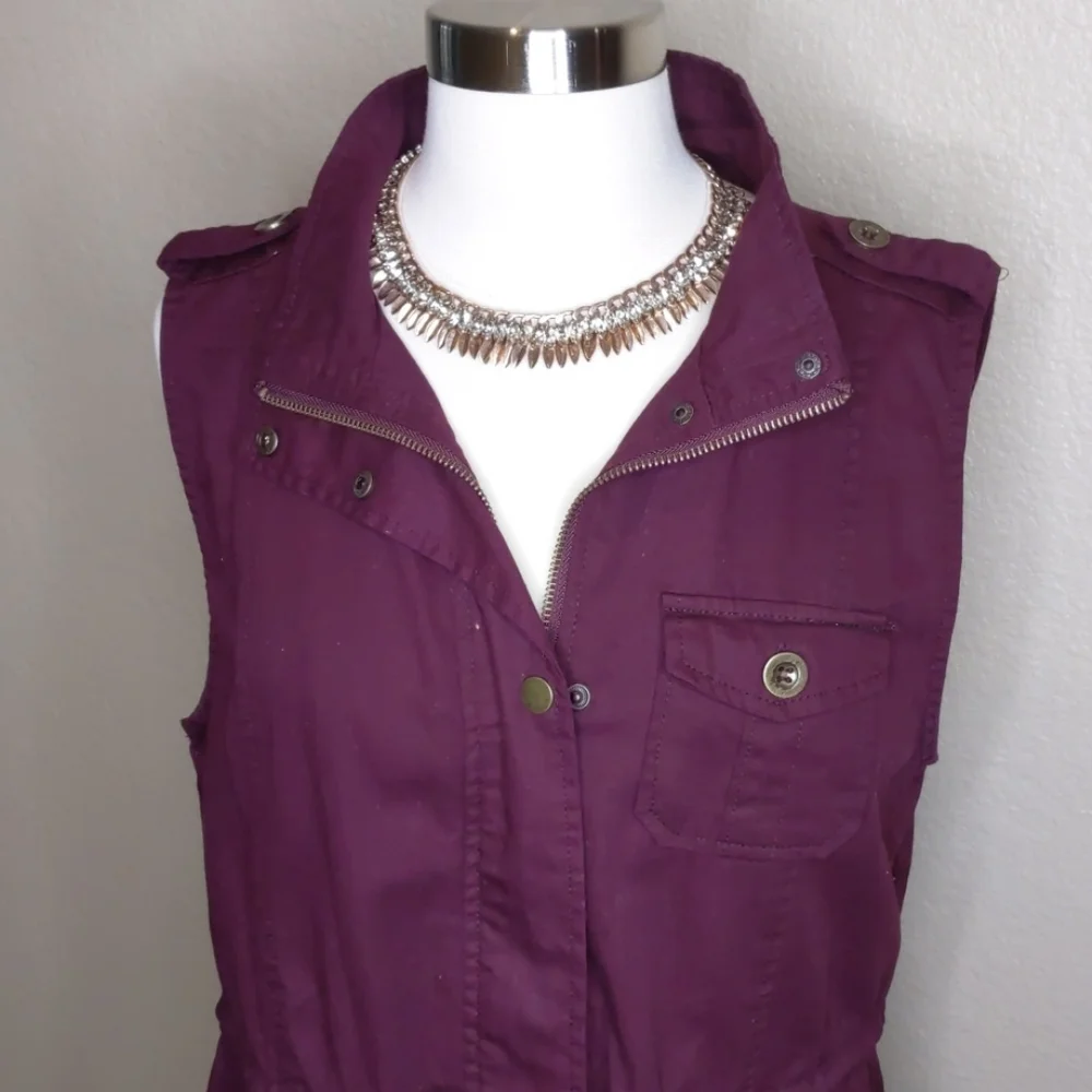C'ESTTOI Burgundy Vest Size Medium